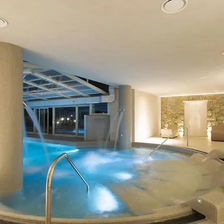 Spacious With Bubble Bath Apartament