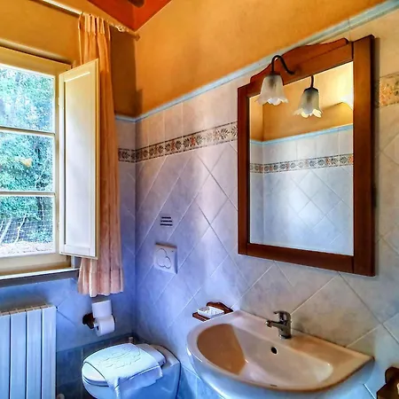 Spacious With Bubble Bath *